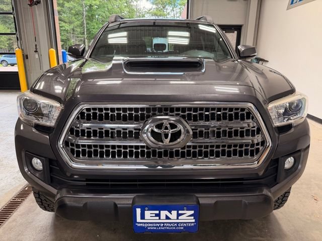Used 2017 Toyota Tacoma TRD Sport w/ Tow Package AWD/4WD video 3