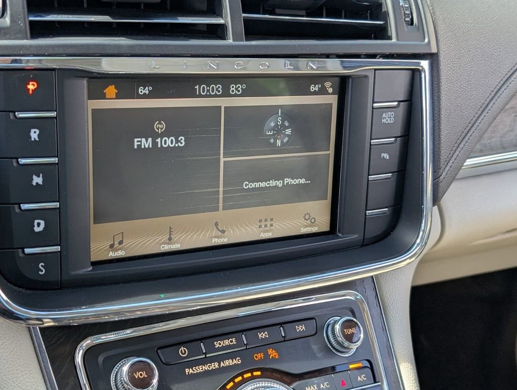 Used 2017 Lincoln Continental Premiere image 18