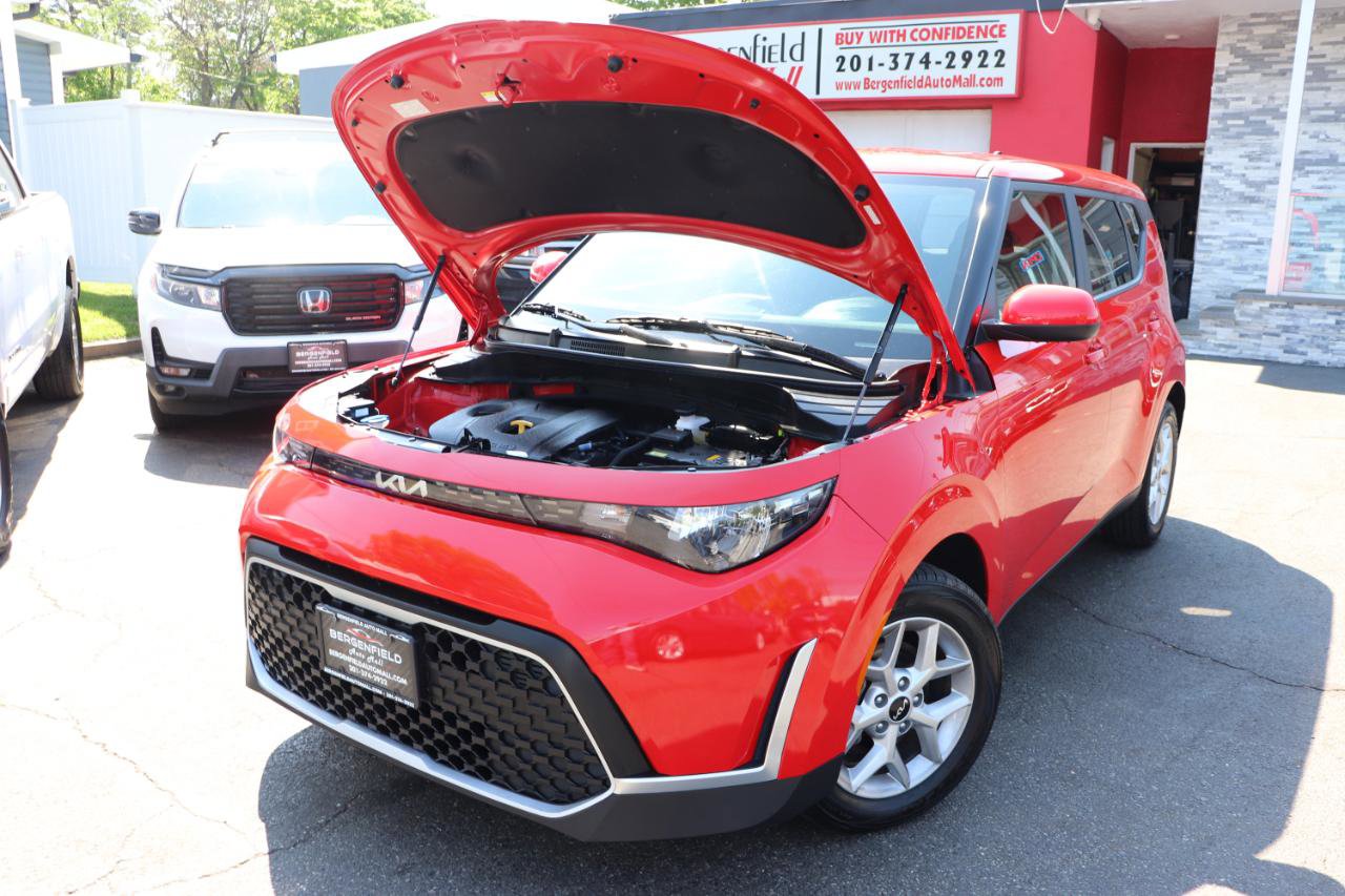 Used 2023 Kia Soul LX w/ LX Technology Package FWD image 42