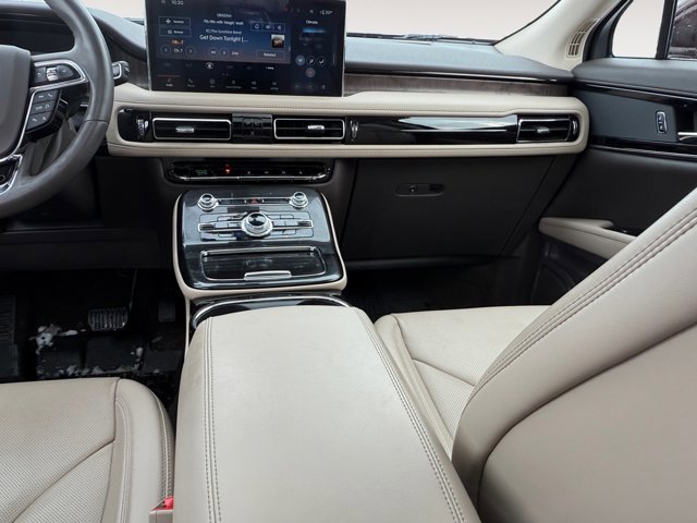 Certified 2023 Lincoln Nautilus Reserve image 14