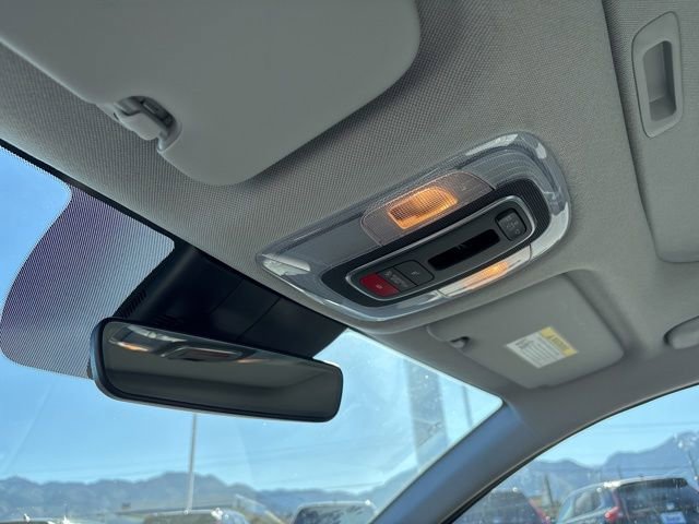 Used 2025 Hyundai Elantra Limited FWD image 16