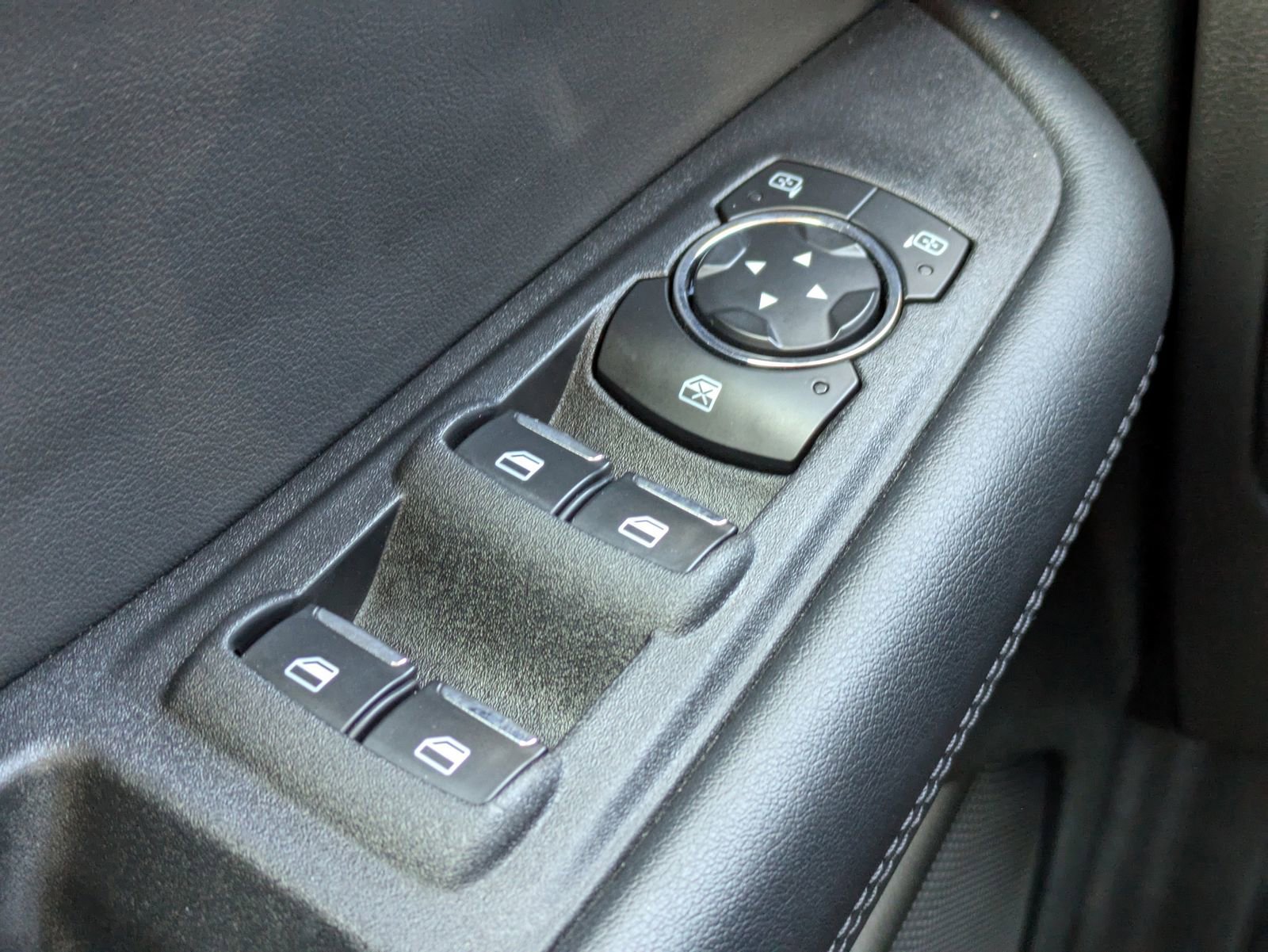 Certified 2024 Ford Edge SEL w/ Convenience Package image 27