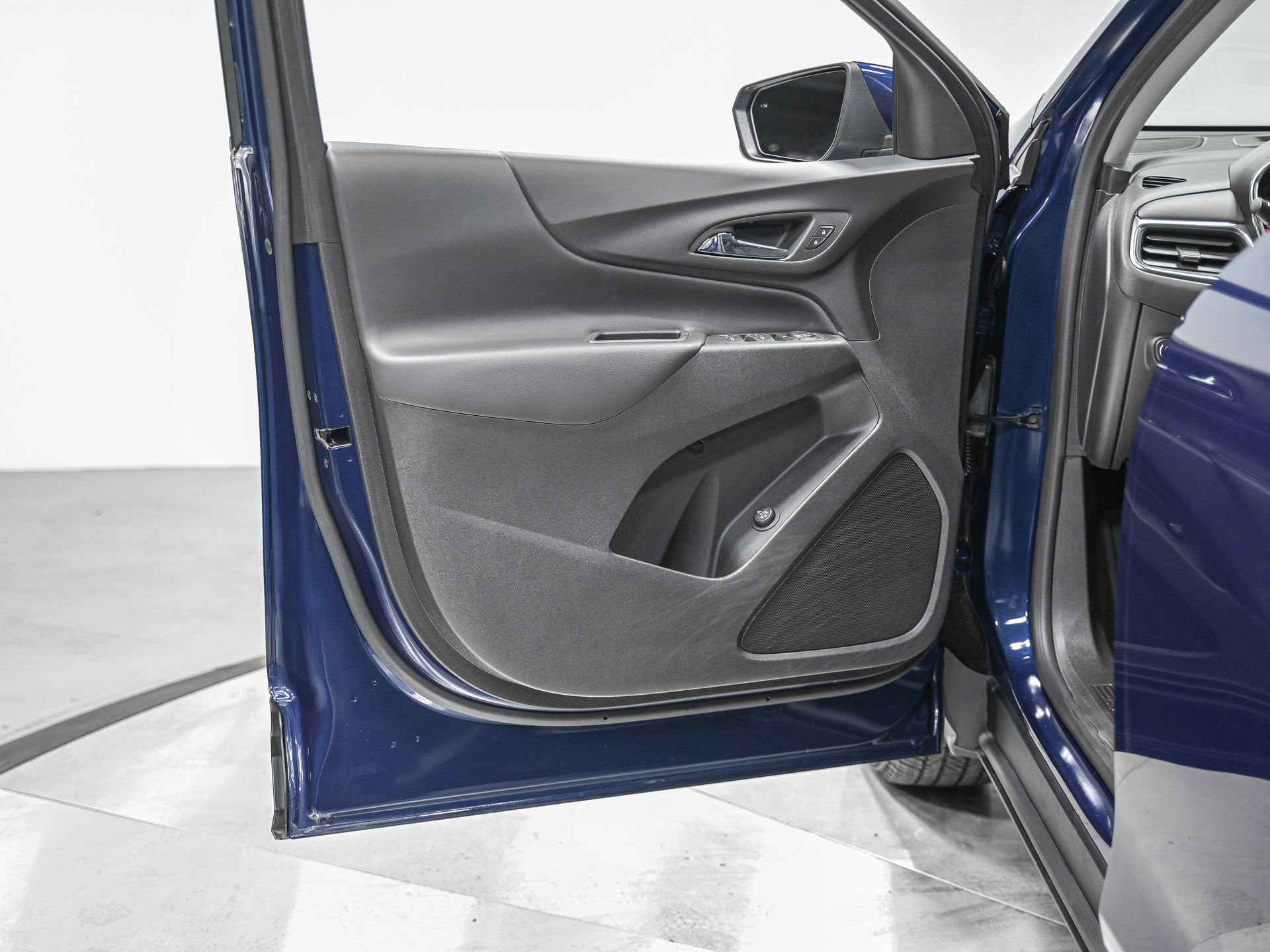 Used 2023 Chevrolet Equinox LT image 12