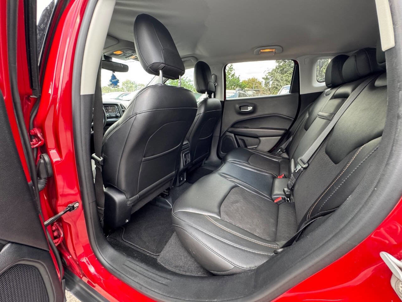 Used 2018 Jeep Compass Latitude image 11