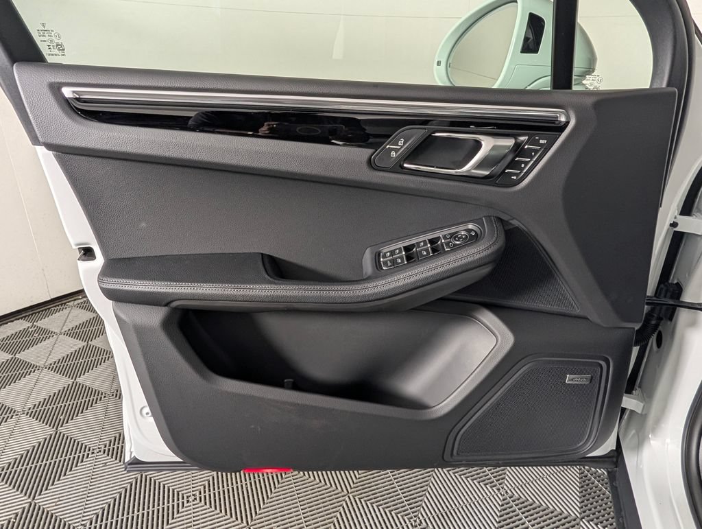 New 2026 Porsche Macan AWD/4WD image 25