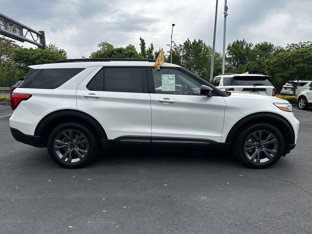 Certified 2022 Ford Explorer XLT w/ Equipment Group 202A AWD/4WD image 4