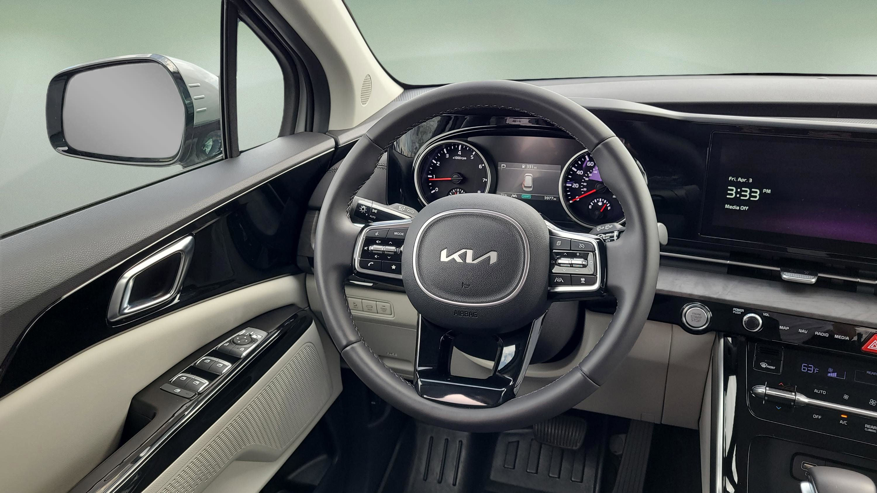 Used 2024 Kia Carnival EX image 10