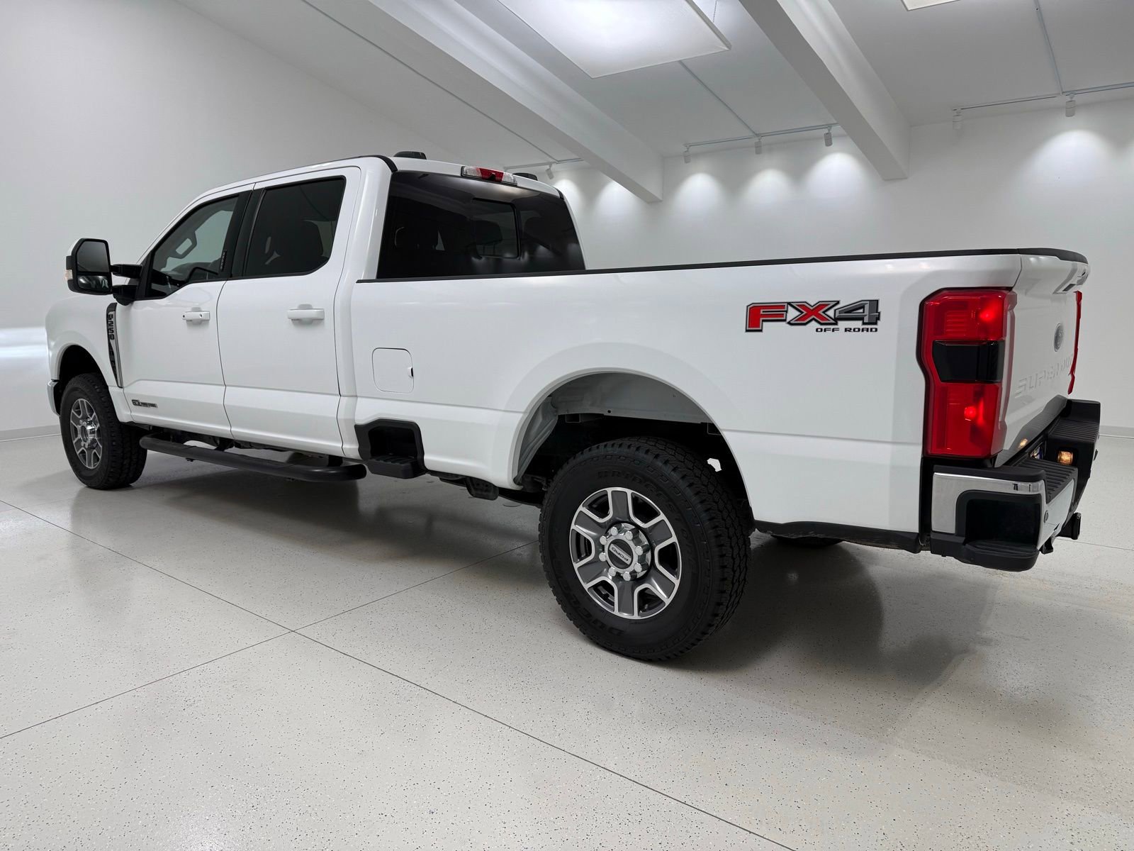 Used 2023 Ford F250 Lariat w/ FX4 Off-Road Package AWD/4WD image 5