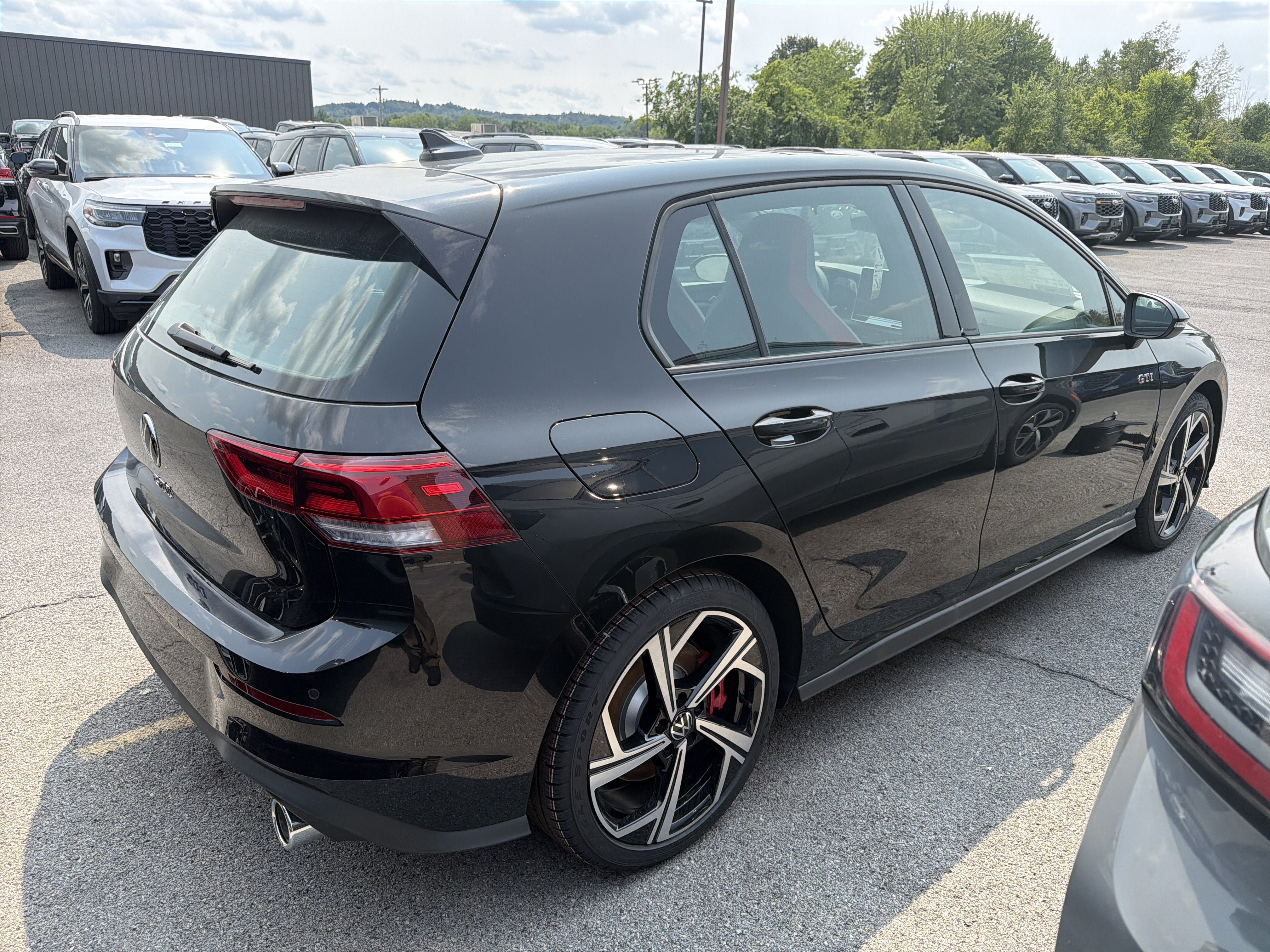 New 2026 Volkswagen GTI SE FWD image 6