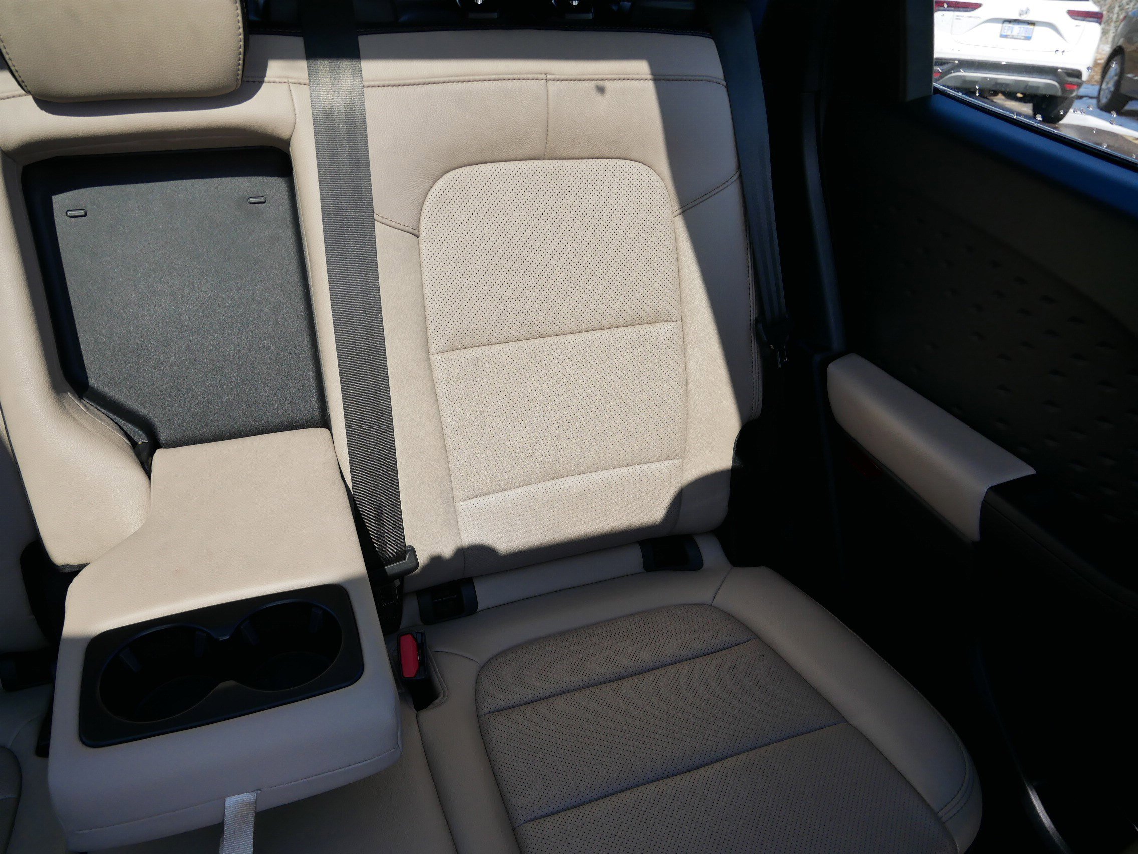 Used 2020 Ford Escape Titanium image 14