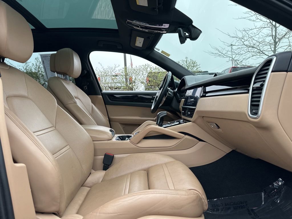 Used 2020 Porsche Cayenne image 27