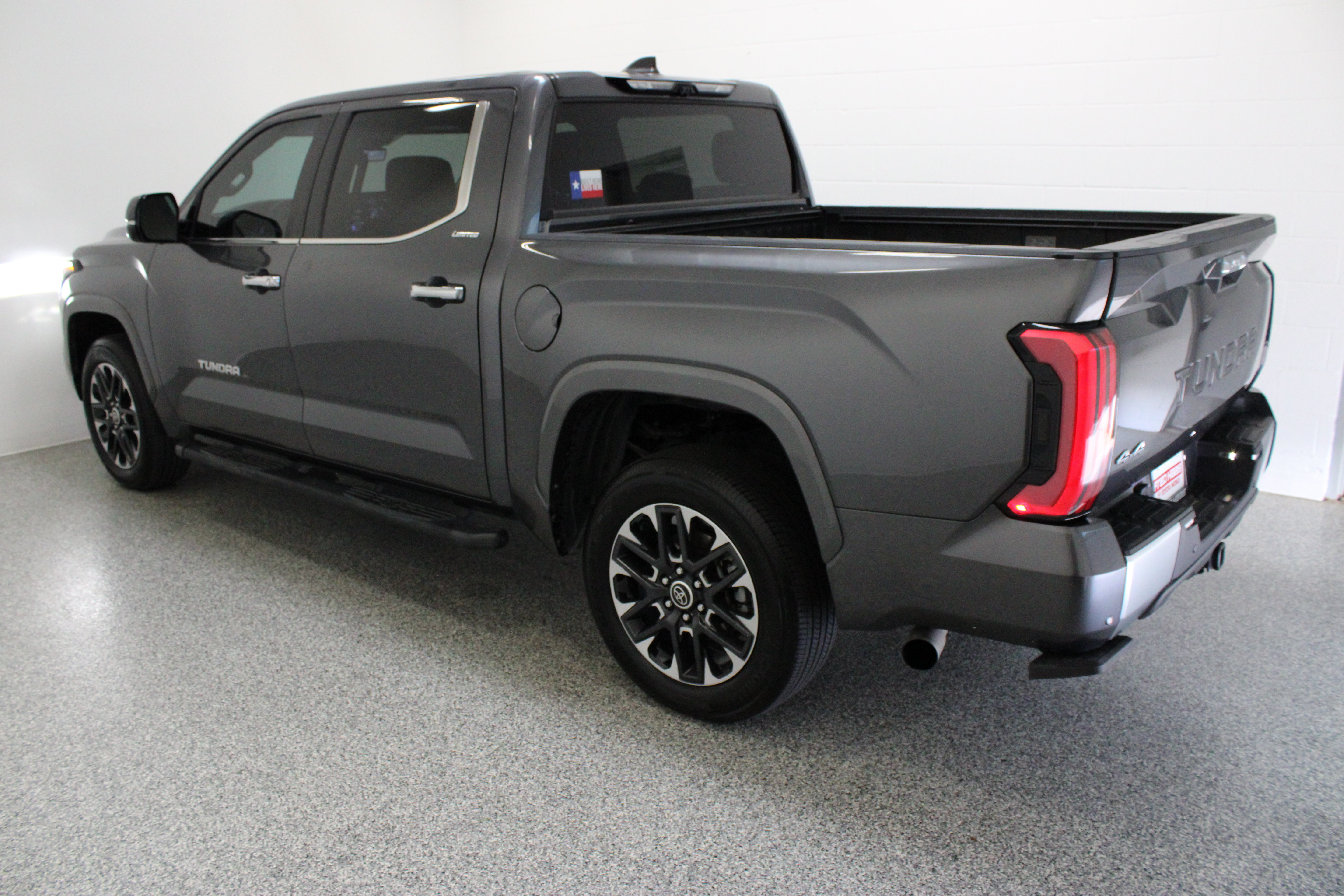 Used 2024 Toyota Tundra Limited AWD/4WD image 10