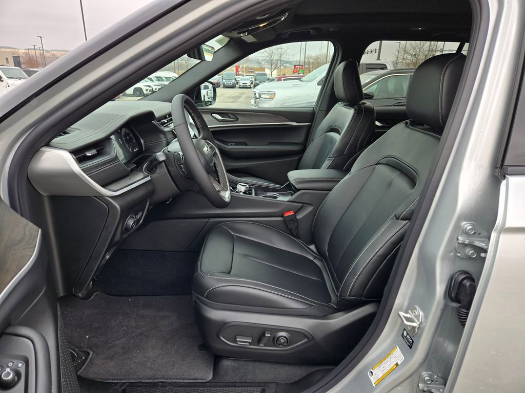 New 2025 Jeep Grand Cherokee Limited image 12