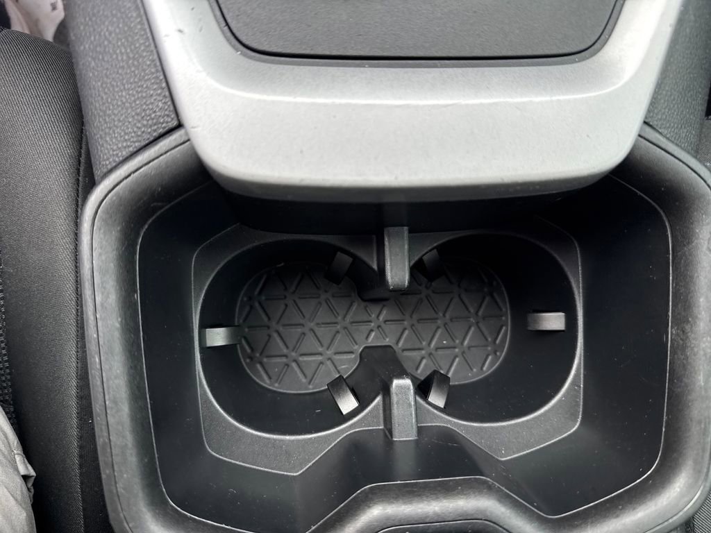 Used 2022 Toyota RAV4 LE image 19