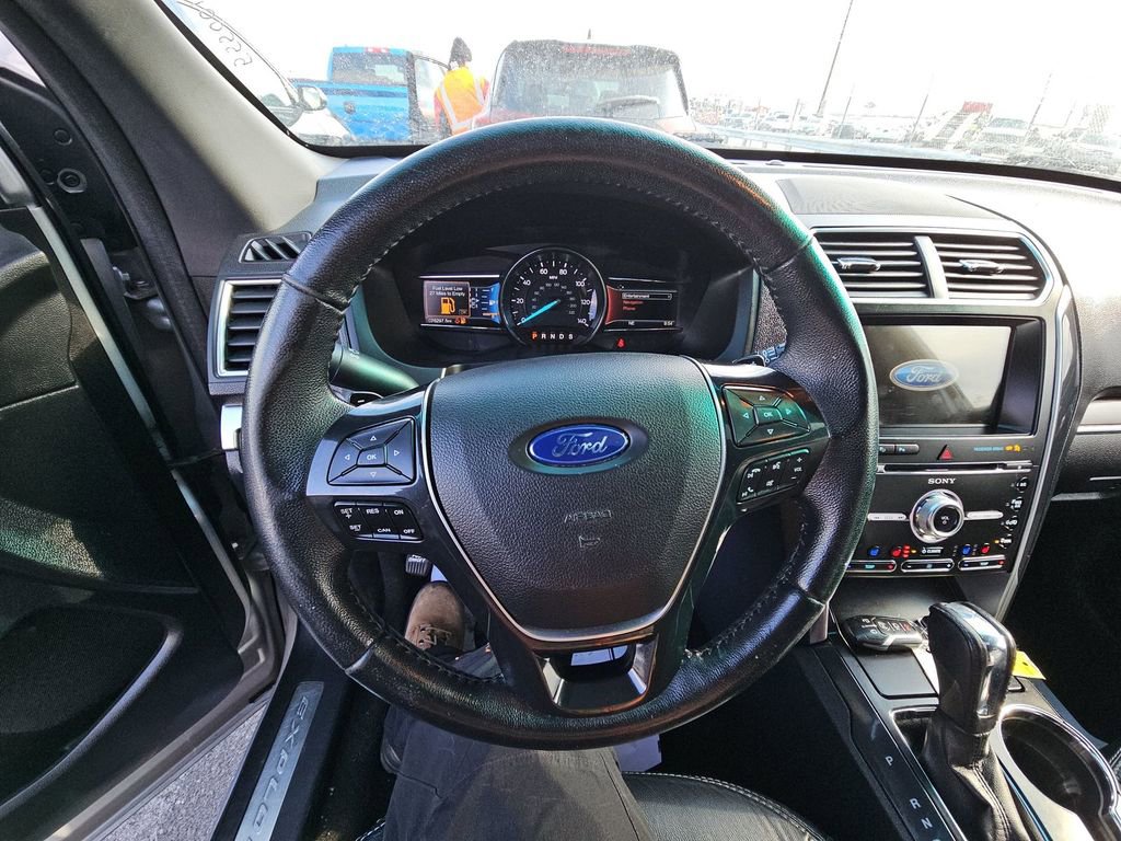 Used 2017 Ford Explorer Limited w/ Equipment Group 301A image 3
