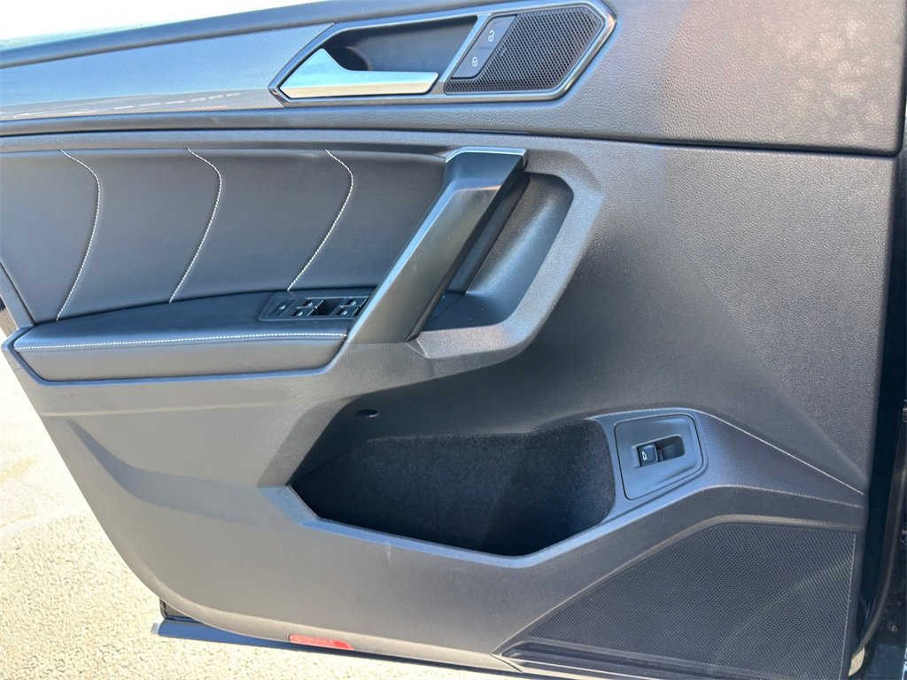 Used 2024 Volkswagen Tiguan SE image 22