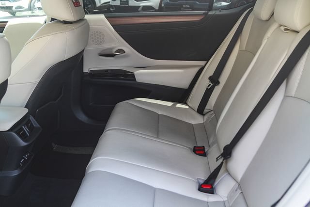 Used 2025 Lexus ES 300h w/ Premium Package FWD image 20