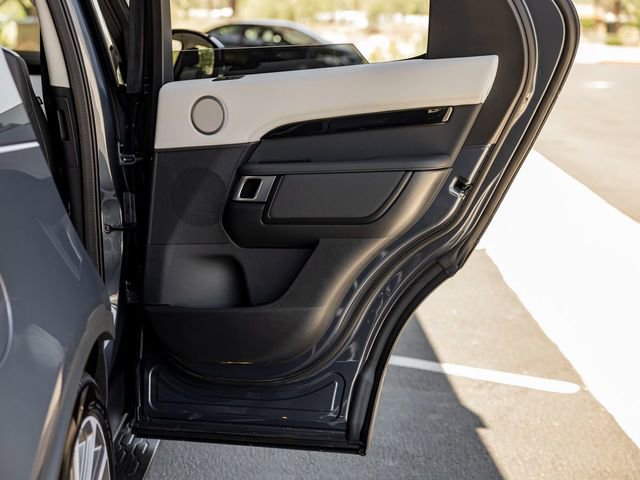 Used 2025 Land Rover Discovery S image 23