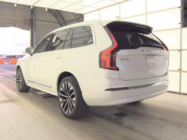 Used 2025 Volvo XC90 B6 Plus image 4