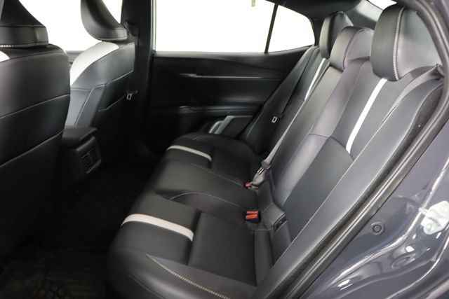 Used 2025 Toyota Camry SE w/ Convenience Package FWD image 17
