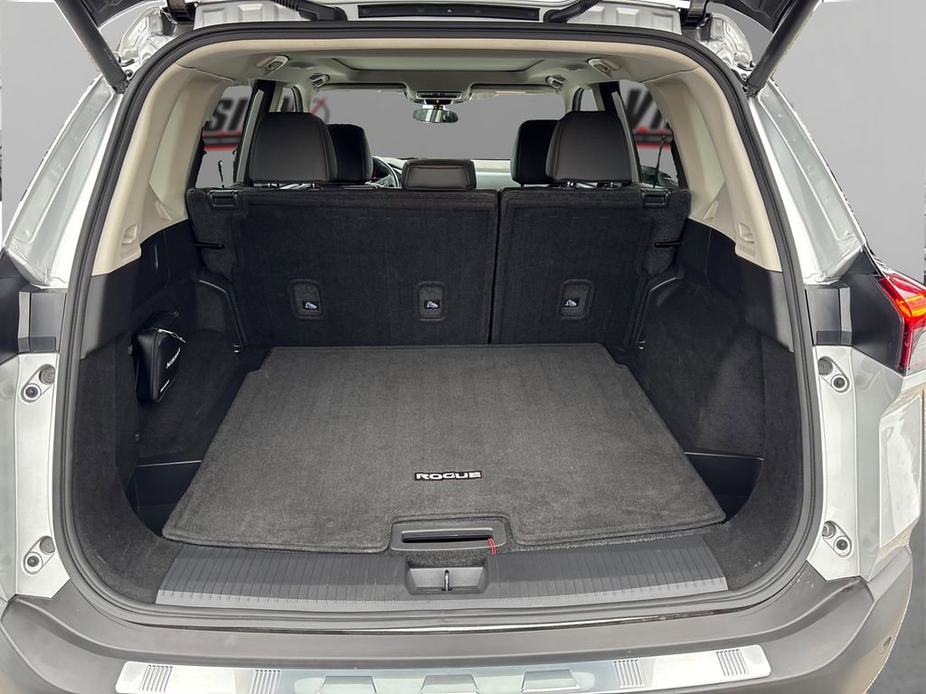 Used 2023 Nissan Rogue SV w/ SV Premium B Package image 11