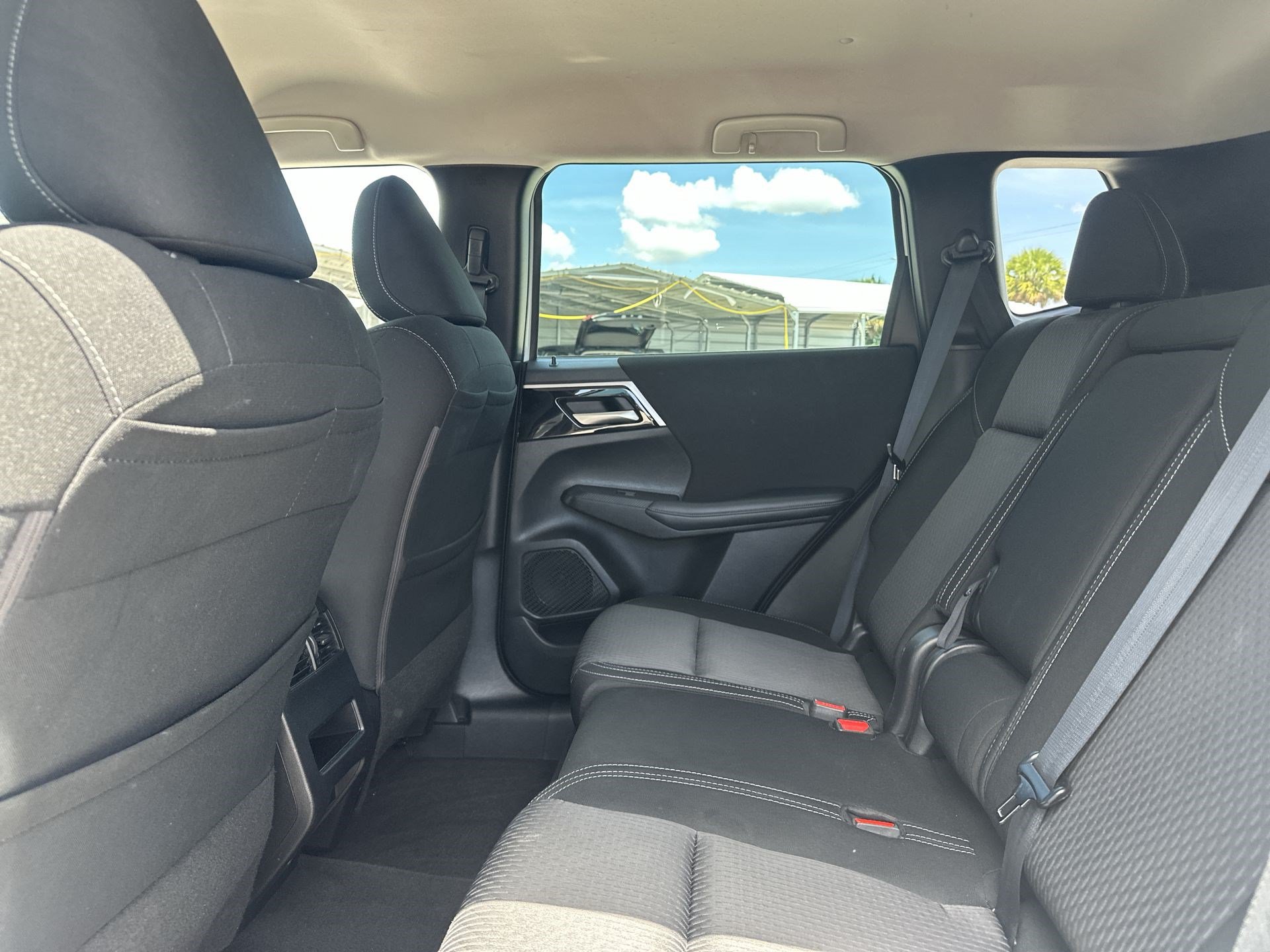 Used 2023 Mitsubishi Outlander ES FWD image 22