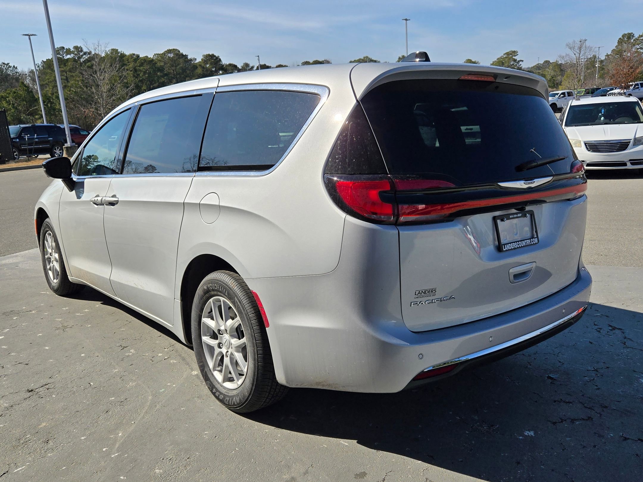 New 2026 Chrysler Pacifica Select image 5