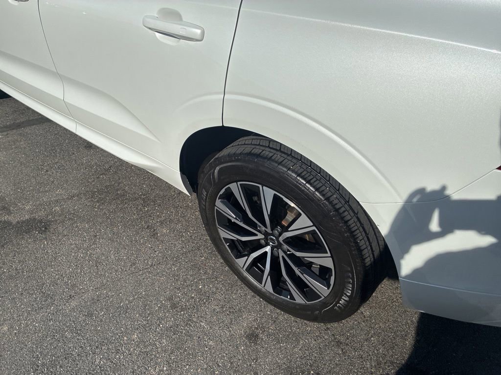 Used 2023 Volvo XC60 B5 Core w/ Climate Package AWD/4WD image 6