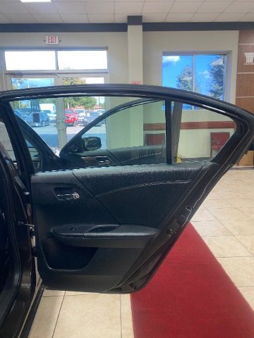 Used 2017 Honda Accord EX image 12