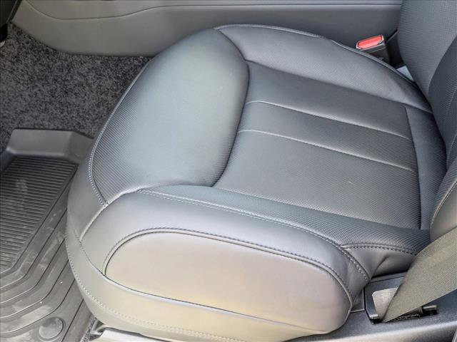 New 2025 Land Rover Range Rover Long Wheelbase SE image 4