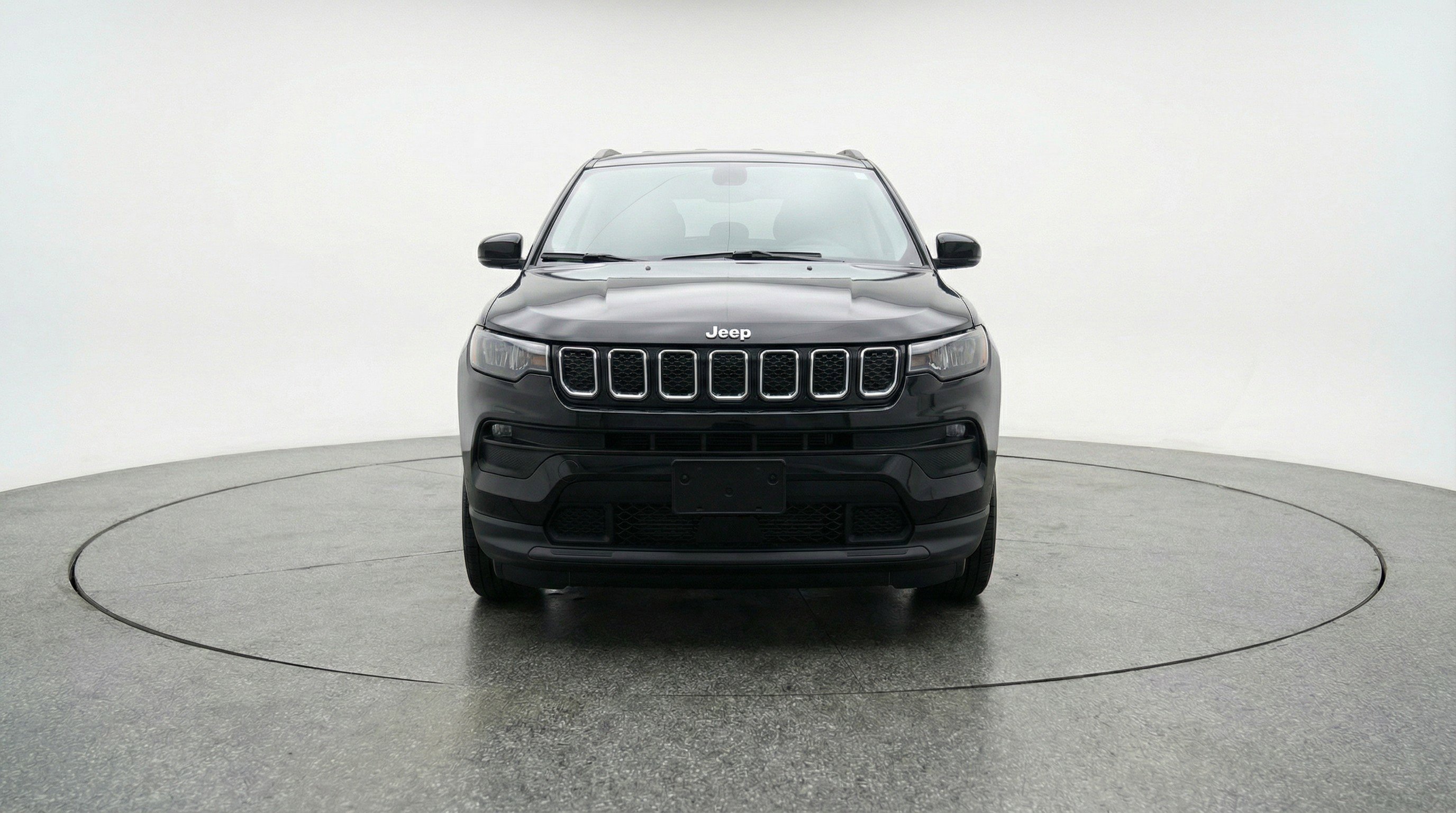 Used 2025 Jeep Compass Latitude image 2