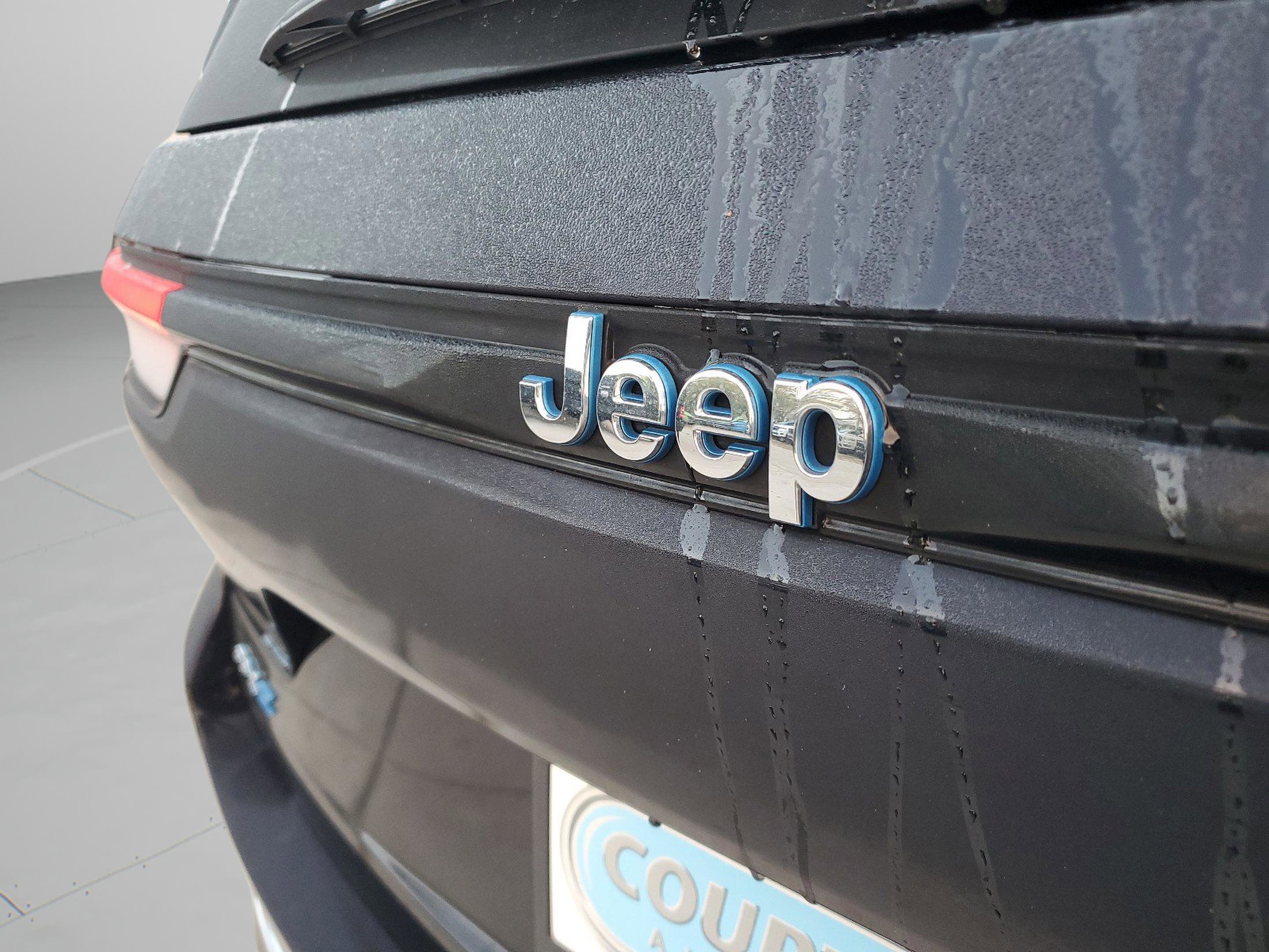 Used 2024 Jeep Grand Cherokee Overland w/ Advanced Protech Group III image 33