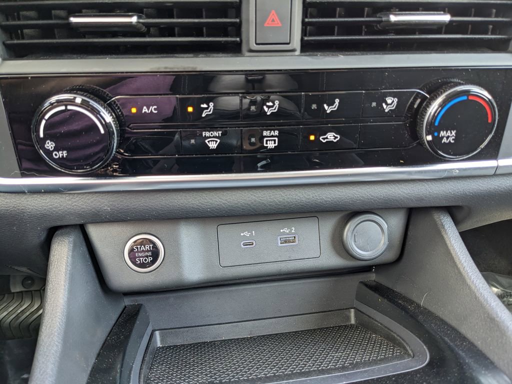 Used 2023 Nissan Rogue S image 28