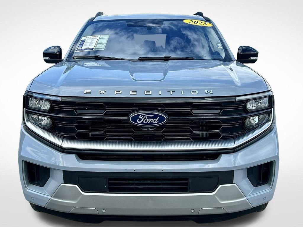 Used 2025 Ford Expedition Platinum w/ Driver's Package image 2
