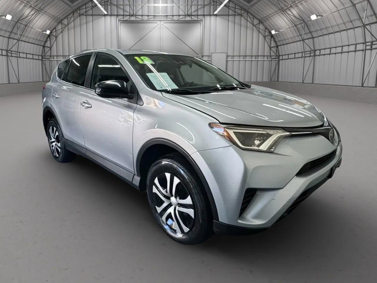 Used 2018 Toyota RAV4 LE image 6