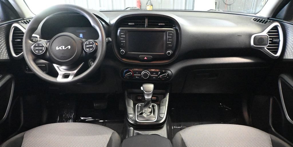 Used 2024 Kia Soul LX FWD image 10