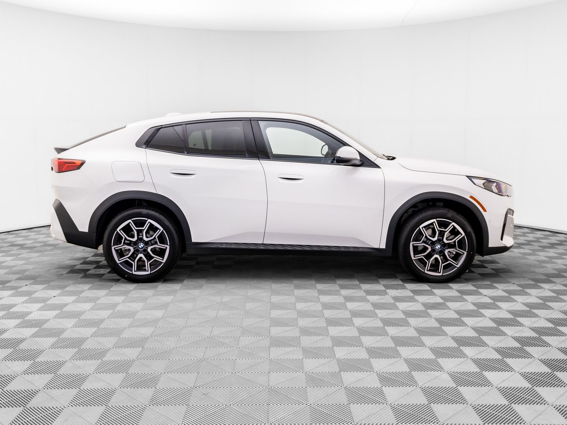 New 2026 BMW X2 xDrive28i w/ Convenience Package AWD/4WD image 8