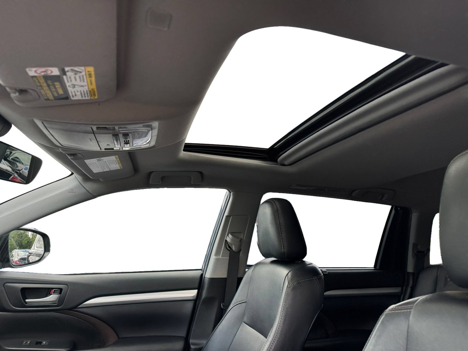 Used 2019 Toyota Highlander XLE AWD/4WD image 3