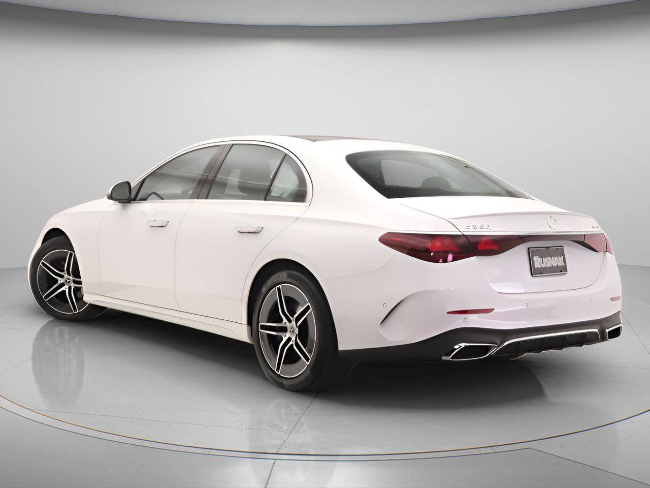 Used 2025 Mercedes-Benz E 350 4MATIC Sedan image 2