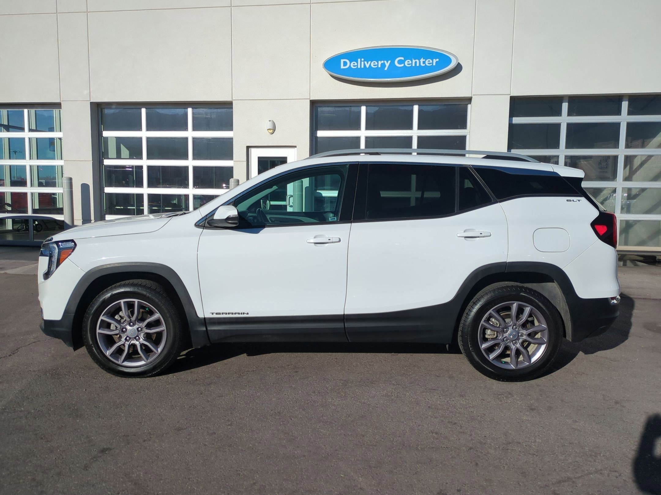 Used 2023 GMC Terrain SLT image 10