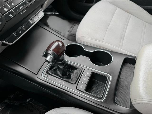 Used 2017 Kia Sorento LX w/ LX Convenience Package image 16