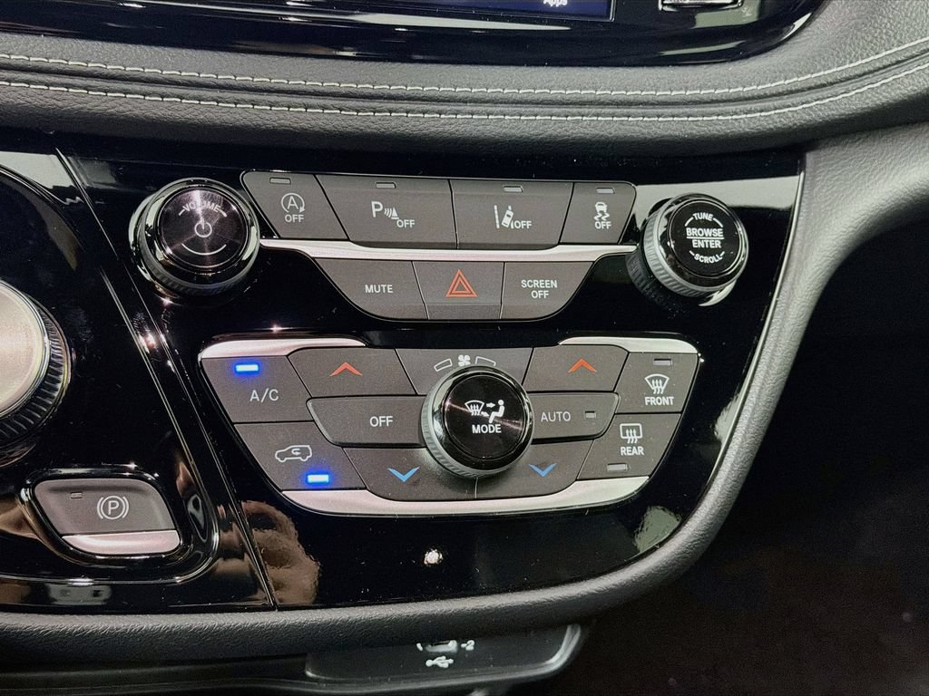 New 2027 Chrysler Pacifica Select AWD/4WD image 15