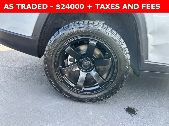 Used 2023 Jeep Grand Cherokee L Laredo image 7