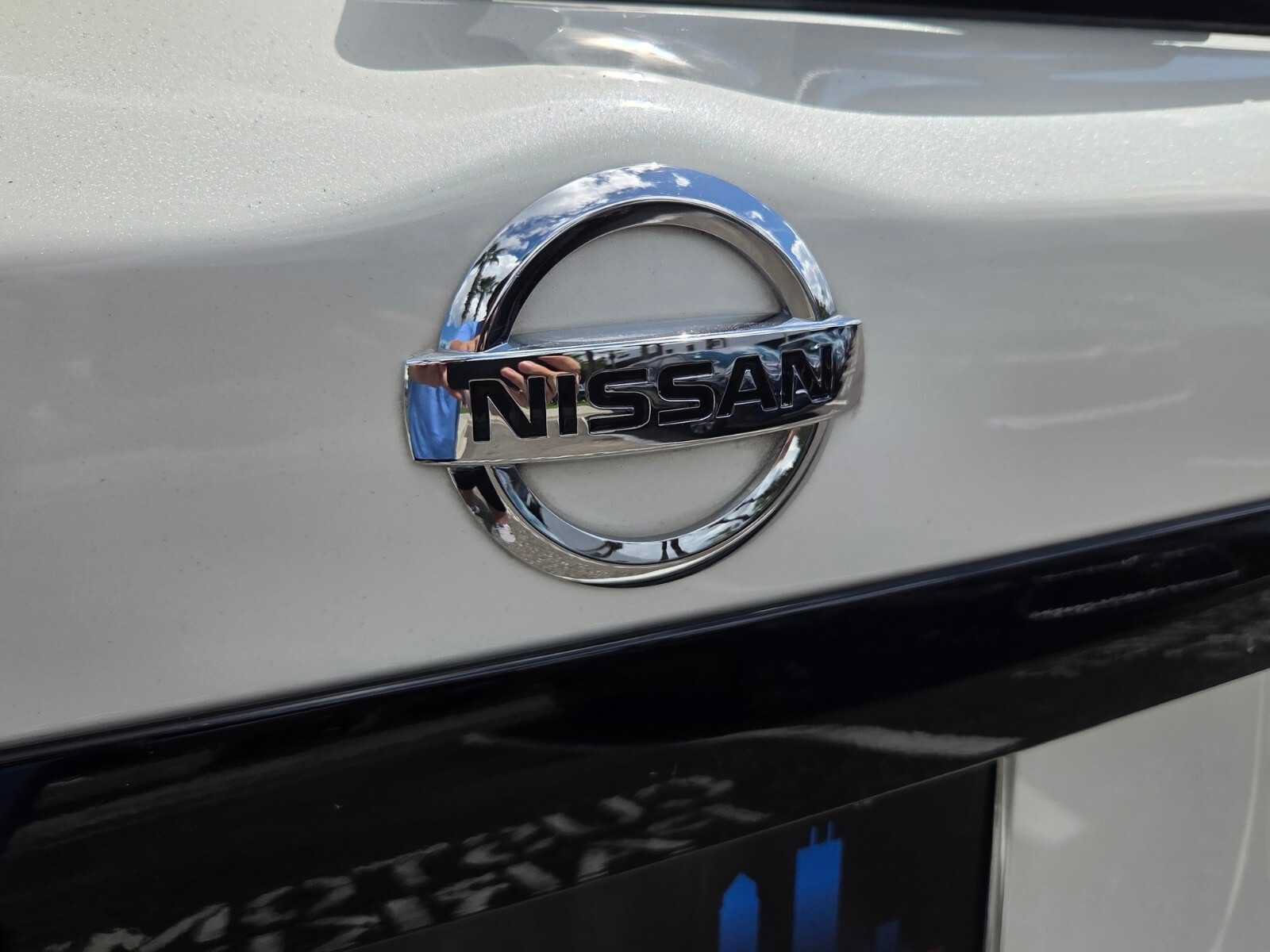 Used 2018 Nissan Pathfinder SL w/ Midnight Edition Package AWD/4WD image 17