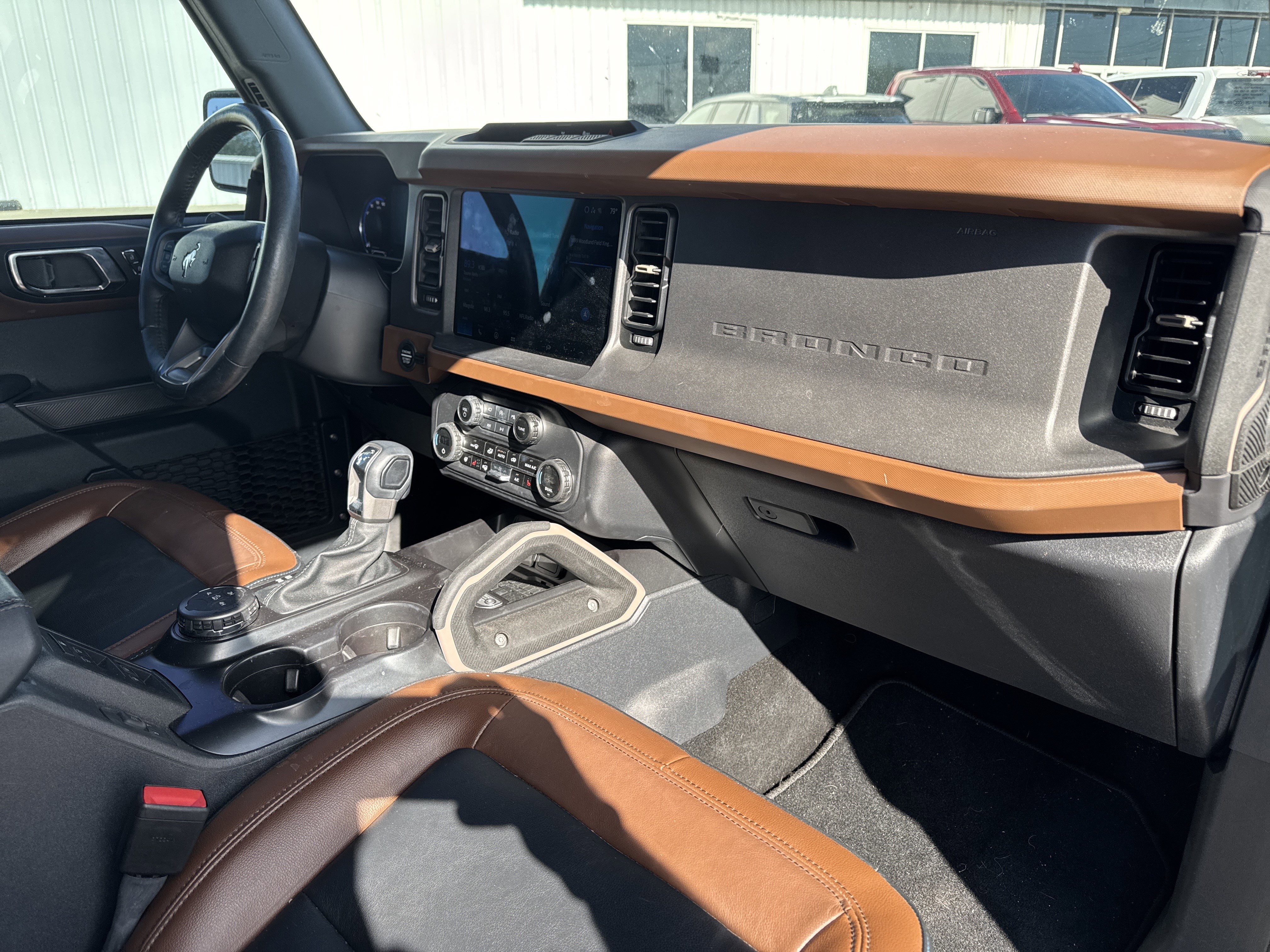 Used 2024 Ford Bronco Outer Banks image 13