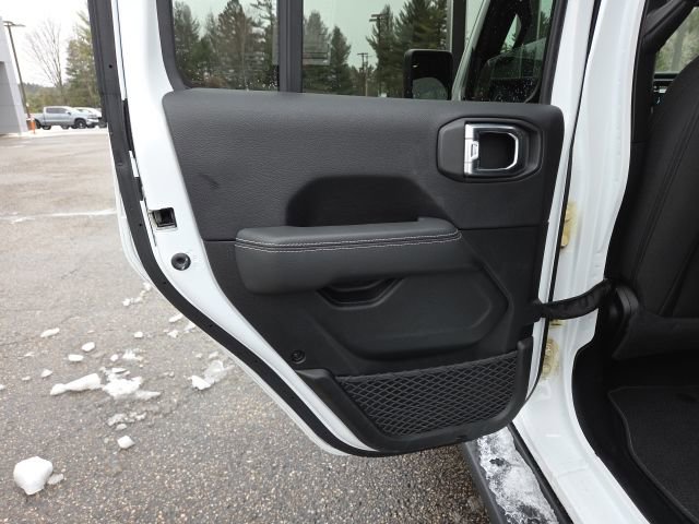 Used 2021 Jeep Wrangler Unlimited Sahara image 43