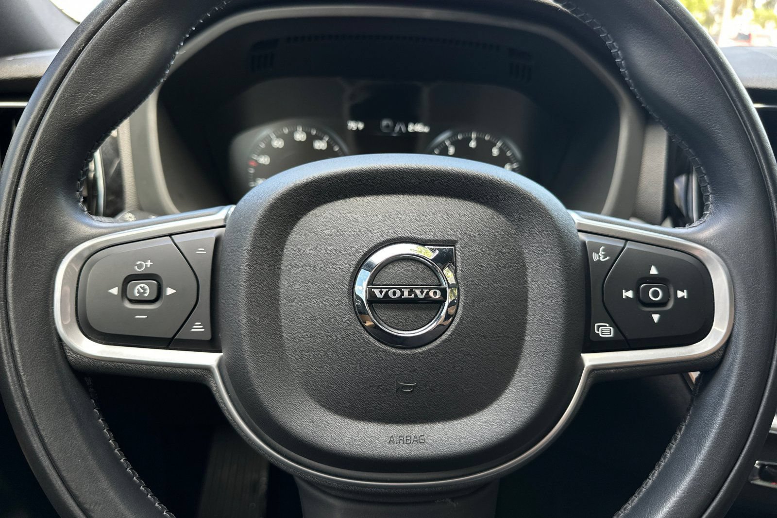 Used 2020 Volvo XC60 T5 Momentum w/ Protection Package Premier FWD image 21