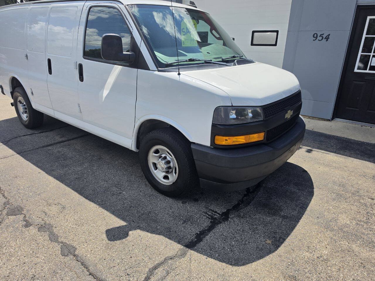 Used 2018 Chevrolet Express 2500 w/ Driver Convenience Package RWD image 2
