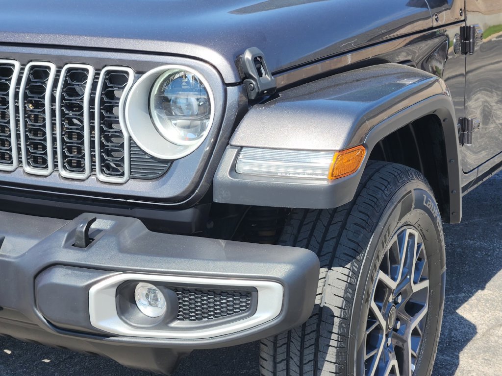 Used 2025 Jeep Wrangler Unlimited Sahara AWD/4WD image 8