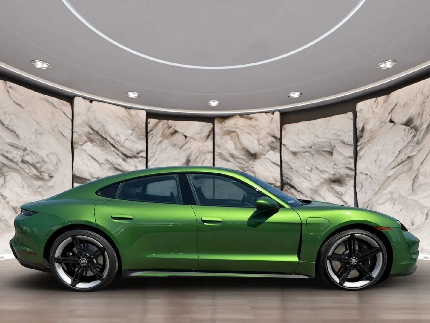 Used 2020 Porsche Taycan 4S image 4